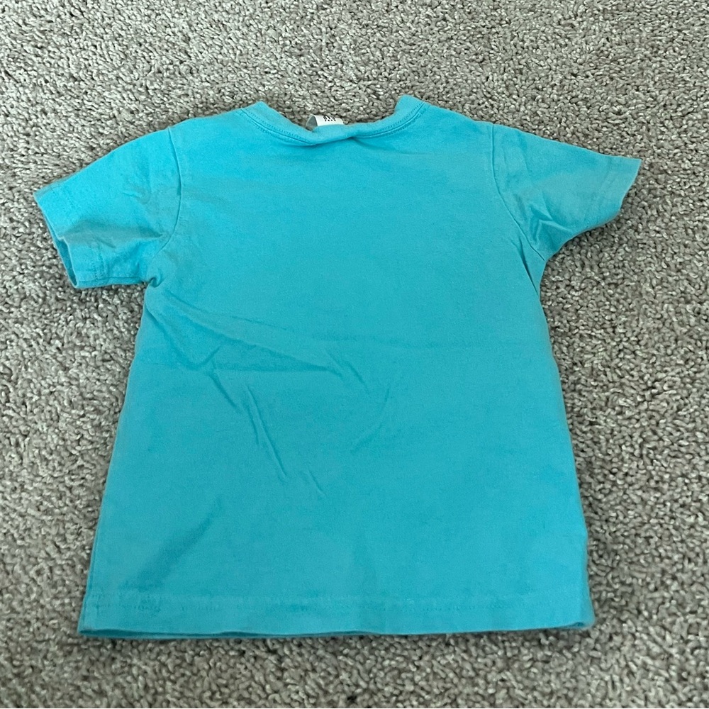 🔹GAP: Boy size 18-24 M, blue short sleeve t-shirt w/“coconut island” theme🔹 - Picture 8 of 8